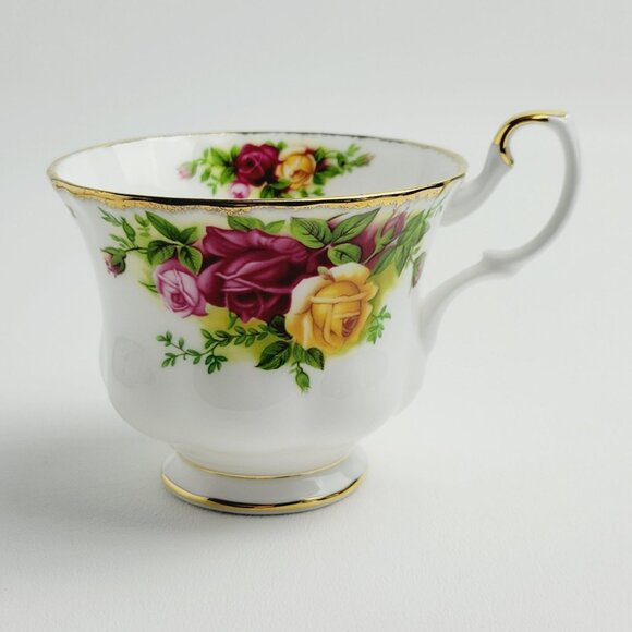 Royal Albert Dessert Snack Tray & Teacup Set, Old Country Roses Montrose Elegant - Picture 3 of 14